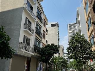 Cho thuê nhà tại khu dịch vụ vạn phúc, hà đông.
nhà 6,5 tầng mới xây, thang máy