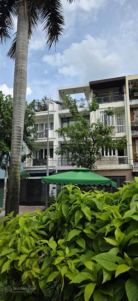 Chính chủ nhà mới, công viên trước nhà, đường nhựa 10m, full nội thất 3 tầng, kdc bình lợi