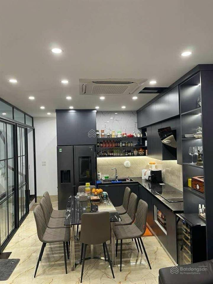 Loanh quanh hơn 7 tỷ. có ngay nhà 5 tầng đẹp tại ngọc thuỵ diện tích 45m2 ô tô đỗ cửa