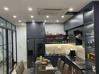 Loanh quanh hơn 7 tỷ. có ngay nhà 5 tầng đẹp tại ngọc thuỵ  diện tích 45m2  ô tô đỗ cửa