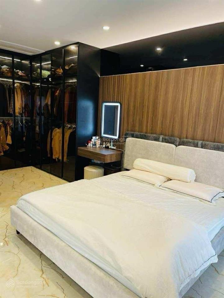 Loanh quanh hơn 7 tỷ. có ngay nhà 5 tầng đẹp tại ngọc thụy  diện tích 45m²  ô tô đỗ cửa