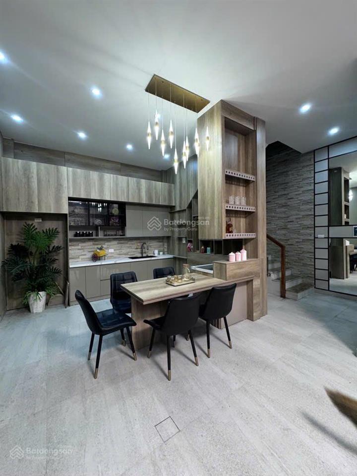 Siêu hiếm siêu hiếm. nhà 5 tầng dân xây  ô tô đỗ cửa tại thượng thanh giá chỉ hơn 8 tỷ