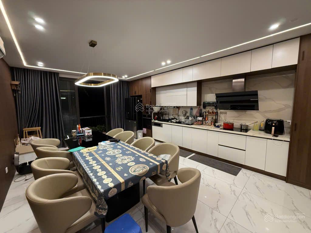 Bán nhà thượng thanh 5 tầng mới  diện tích 65m2. sát ô tô tránh  giá chỉ nhỉnh 9 tỷ  đầu tư tốt