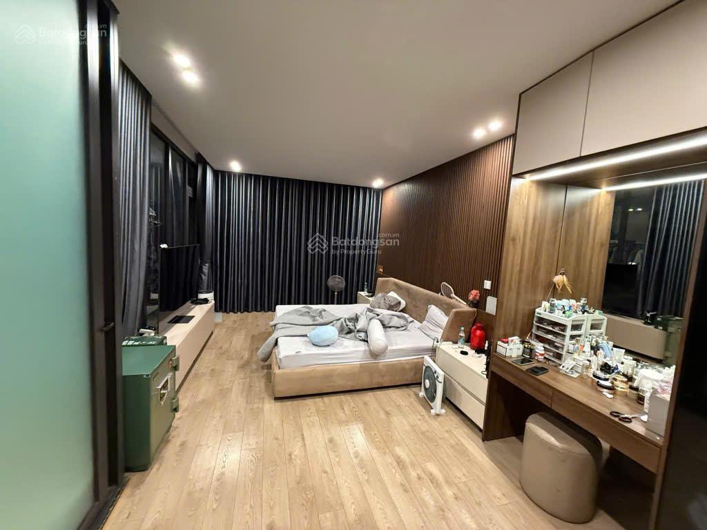 Bán nhà thượng thanh 5 tầng mới  diện tích 65m2. sát ô tô tránh  giá chỉ nhỉnh 9 tỷ  đầu tư tốt