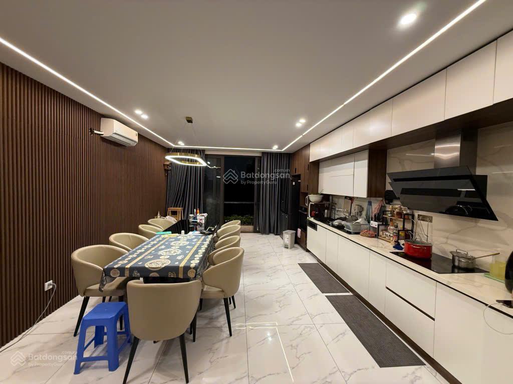 Bán nhà thượng thanh 5 tầng mới  diện tích 65m2. sát ô tô tránh  giá chỉ nhỉnh 9 tỷ  đầu tư tốt
