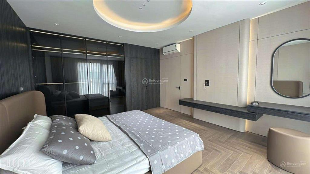 Duy nhất tại việt hưng  nhà 6 tầng thang máy  ô tô vào nhà  giá chỉ hơn 8 tỷ