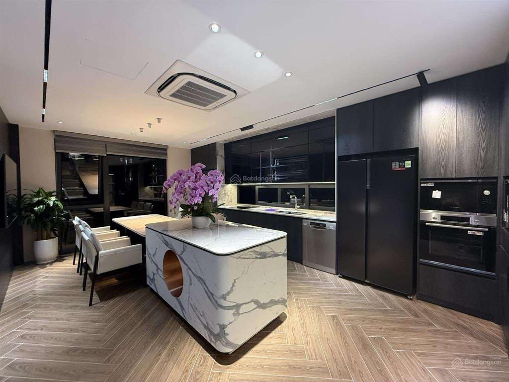 Duy nhất tại việt hưng  nhà 6 tầng thang máy  ô tô vào nhà  giá chỉ hơn 8 tỷ