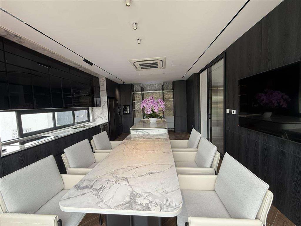 Duy nhất tại việt hưng  nhà 6 tầng thang máy  ô tô vào nhà  giá chỉ hơn 8 tỷ