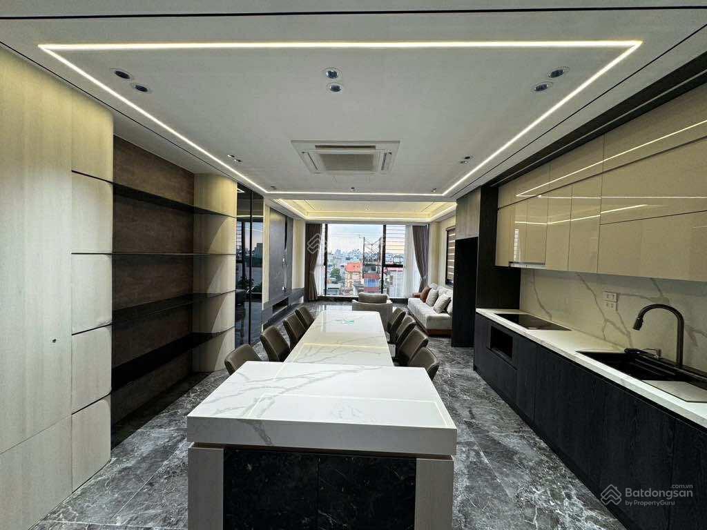 Đẳng cấp nhà việt hưng 6 tầng thang máy  gara 2 ô tô vào nhà. chủ cần bán gấp trong tháng