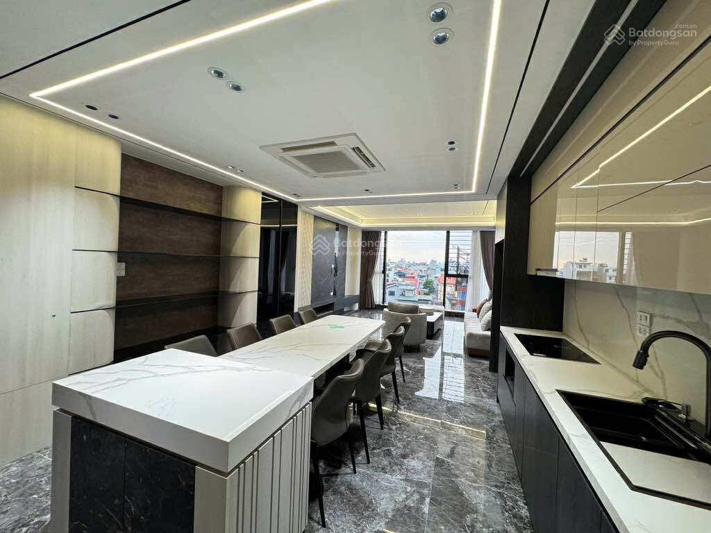 Đẳng cấp nhà việt hưng 6 tầng thang máy  gara 2 ô tô vào nhà. chủ cần bán gấp trong tháng