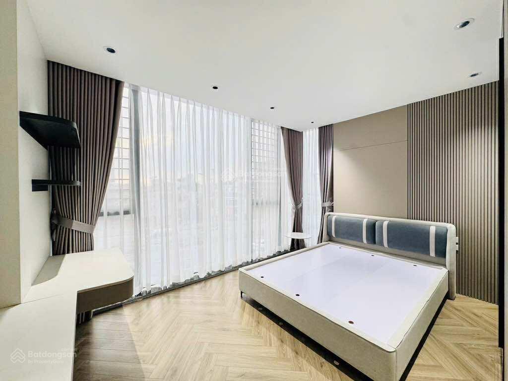 Đẳng cấp nhà việt hưng 6 tầng thang máy  gara 2 ô tô vào nhà. chủ cần bán gấp trong tháng