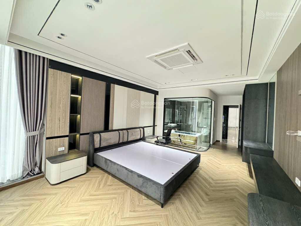 Đẳng cấp nhà việt hưng 6 tầng thang máy  gara 2 ô tô vào nhà. chủ cần bán gấp trong tháng