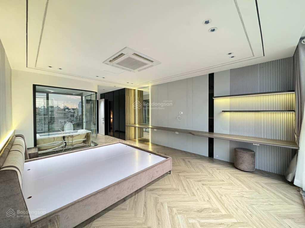 Đẳng cấp nhà việt hưng 6 tầng thang máy  gara 2 ô tô vào nhà. chủ cần bán gấp trong tháng