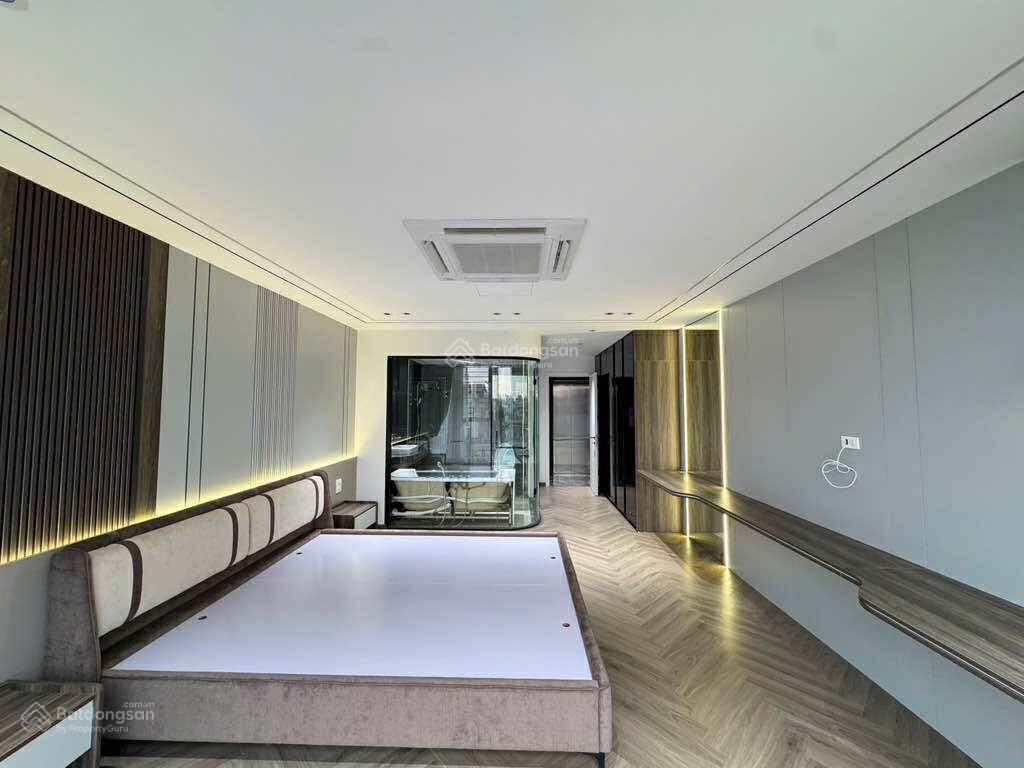 Đẳng cấp nhà việt hưng 6 tầng thang máy  gara 2 ô tô vào nhà. chủ cần bán gấp trong tháng