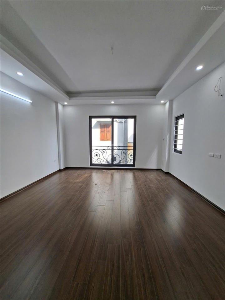 Hiếm có 1 căn siêu phẩm nhà 5 tầng mới đức giang. ngõ ô tô. giá chỉ hơn 8 tỷ