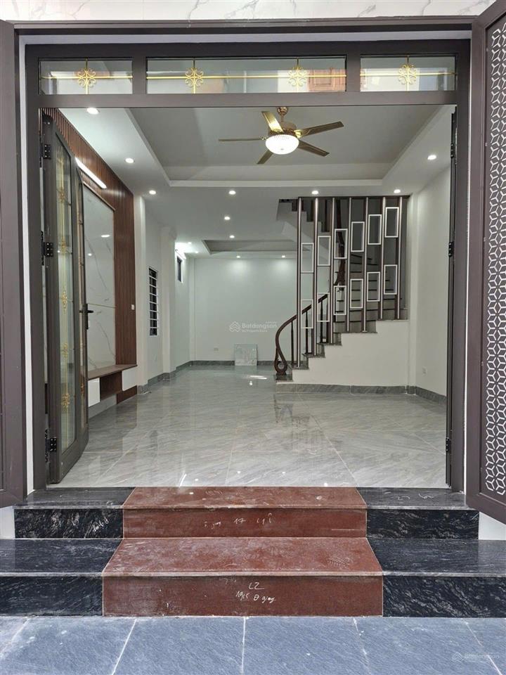 Hiếm có 1 căn siêu phẩm nhà 5 tầng mới đức giang. ngõ ô tô. giá chỉ hơn 8 tỷ