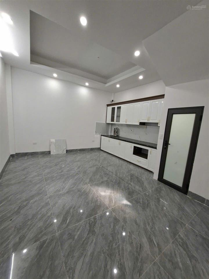 Hiếm có 1 căn siêu phẩm nhà 5 tầng mới đức giang. ngõ ô tô. giá chỉ hơn 8 tỷ