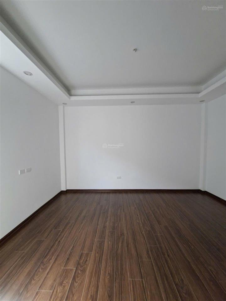 Hiếm có 1 căn siêu phẩm nhà 5 tầng mới đức giang. ngõ ô tô. giá chỉ hơn 8 tỷ