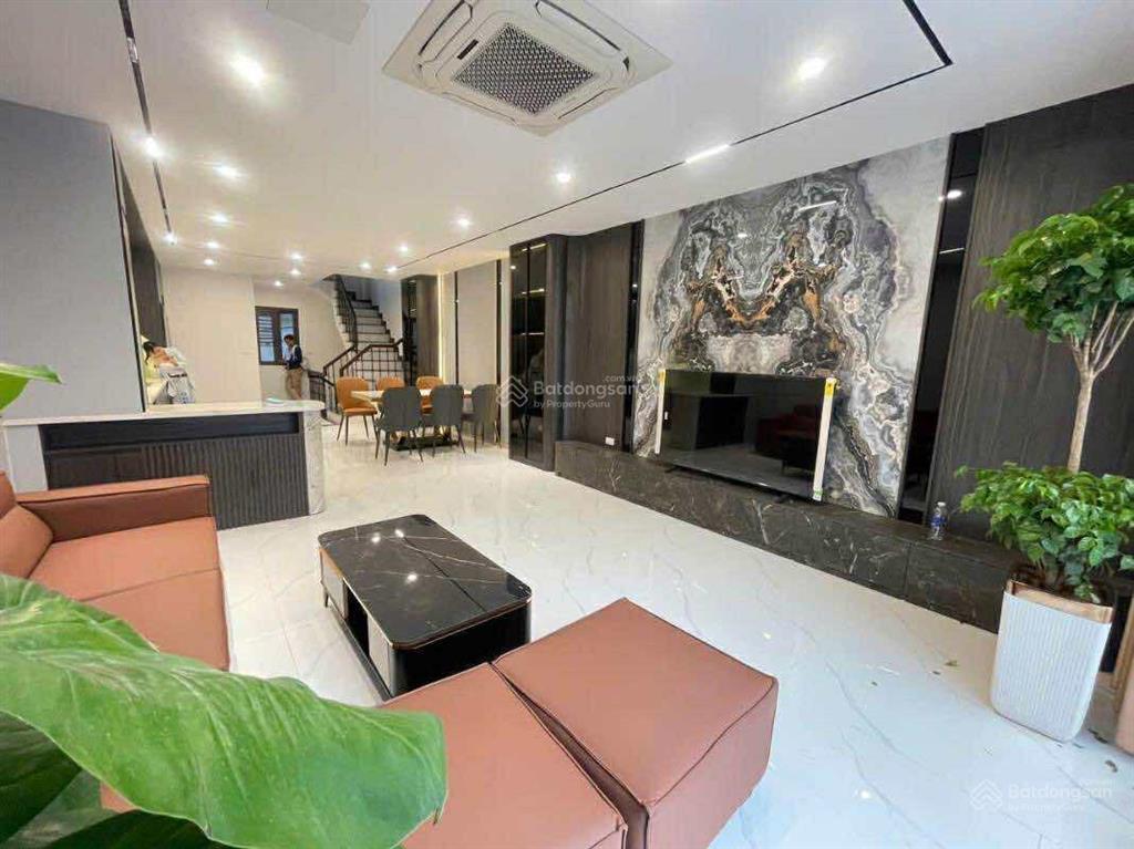 Siêu phẩm nhà 6 tầng thang máy tại nguyễn sơn  ô tô vào nhà  giá hơn 8 tỷ  chủ cần bán gấp