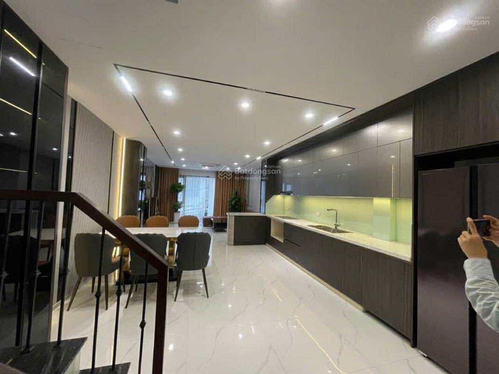 Siêu phẩm nhà 6 tầng thang máy tại nguyễn sơn  ô tô vào nhà  giá hơn 8 tỷ  chủ cần bán gấp