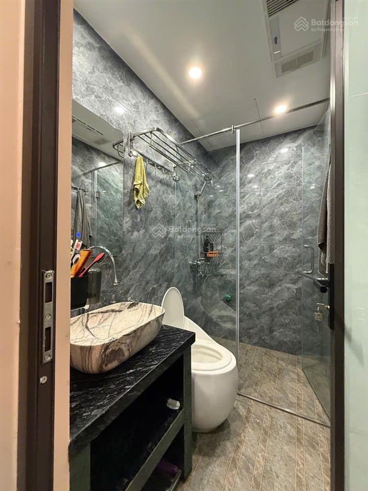 Chủ cắt lỗ giảm 2 tỷ  nhà nguyễn văn cừ 5 tầng dân xây  ô tô vào nhà  giá chỉ hơn 7 tỷ