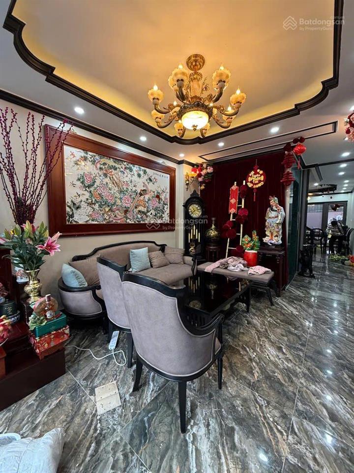 Chủ cắt lỗ giảm 2 tỷ  nhà nguyễn văn cừ 5 tầng dân xây  ô tô vào nhà  giá chỉ hơn 7 tỷ