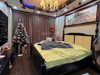 Chủ cắt lỗ giảm 2 tỷ  nhà nguyễn văn cừ 5 tầng dân xây  ô tô vào nhà  giá chỉ hơn 7 tỷ