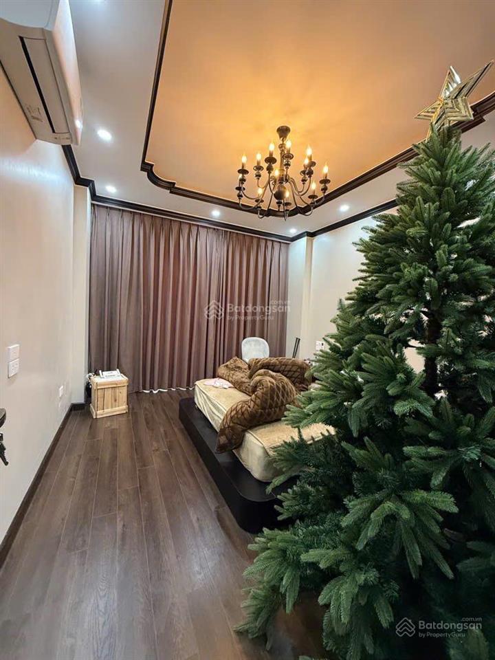 Chủ cắt lỗ giảm 2 tỷ  nhà nguyễn văn cừ 5 tầng dân xây  ô tô vào nhà  giá chỉ hơn 7 tỷ