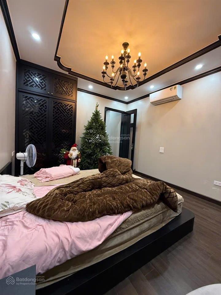 Chủ cắt lỗ giảm 2 tỷ  nhà nguyễn văn cừ 5 tầng dân xây  ô tô vào nhà  giá chỉ hơn 7 tỷ