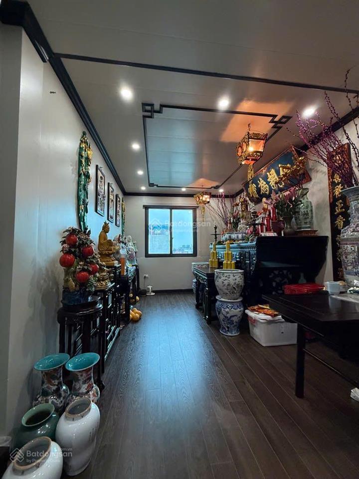 Chủ cắt lỗ giảm 2 tỷ  nhà nguyễn văn cừ 5 tầng dân xây  ô tô vào nhà  giá chỉ hơn 7 tỷ