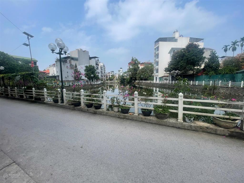 Xót lại lô đất đẹp hiếm có tại ngọc thụy 75m2  view hồ  ô tô vào tận đất  giá chỉ hơn 11 tỷ