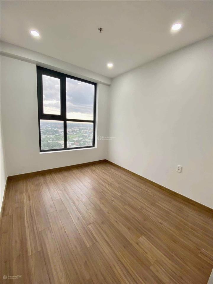 Bán căn 2pn  view landmark  cam kết thuê 12tr/th