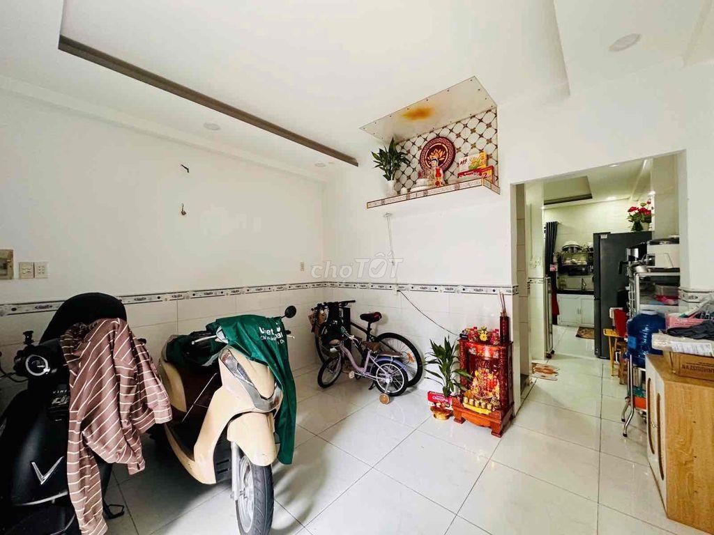 cực ngon . 37 m2 -3 tầng quang trung