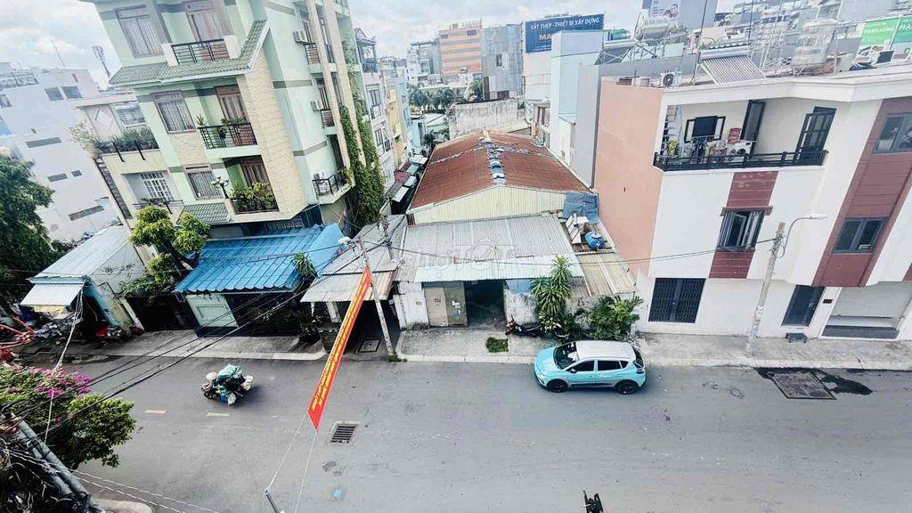 mặt phố hiém có