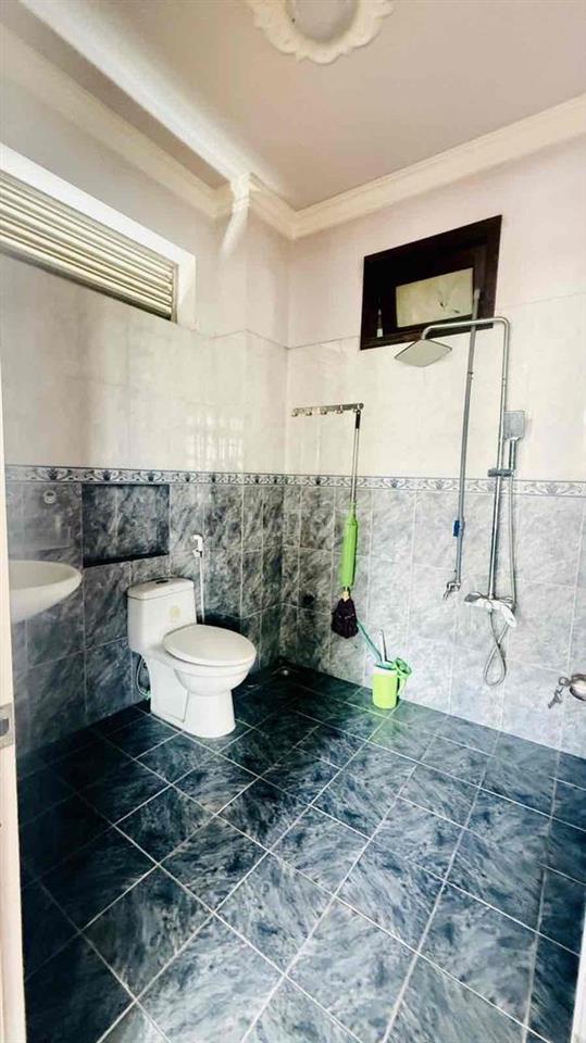 mặt phố hiém có