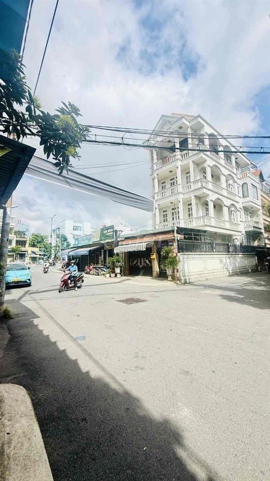 mặt phố hiém có