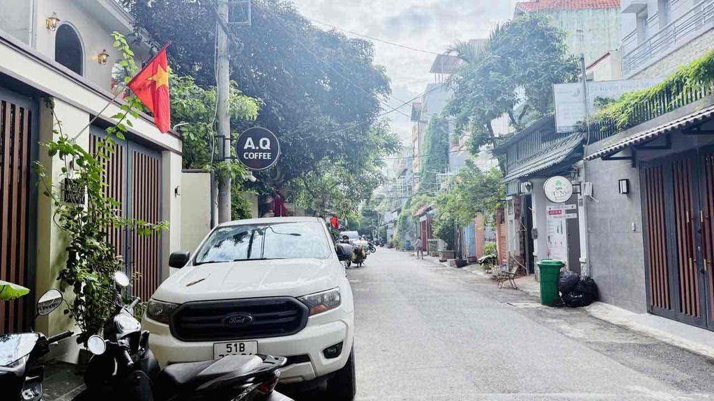 nhà mặt phố hiém có