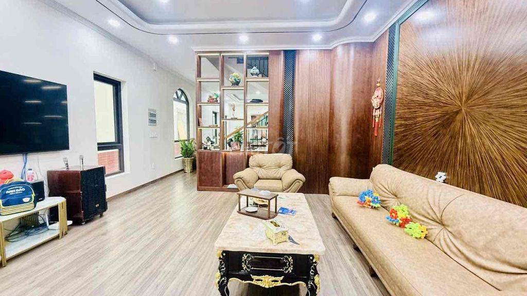 nhà mặt phố hiém có