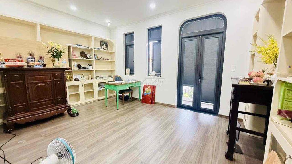 nhà mặt phố hiém có