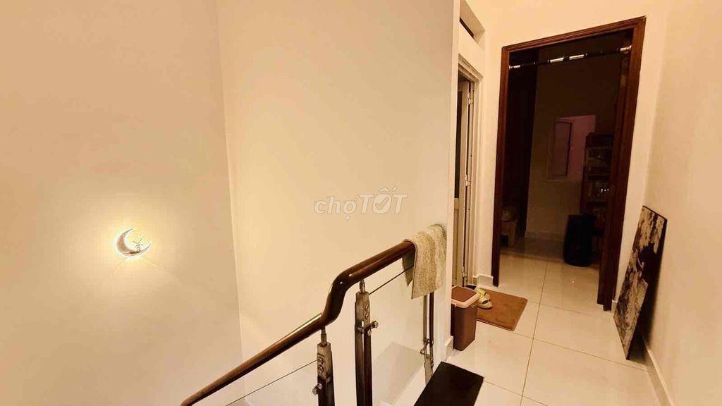 nhà đẹp sạch sẽ gần công viên làng hoa