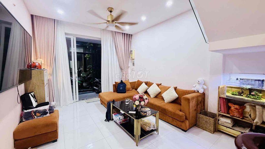 nhà đẹp sạch sẽ gần công viên làng hoa