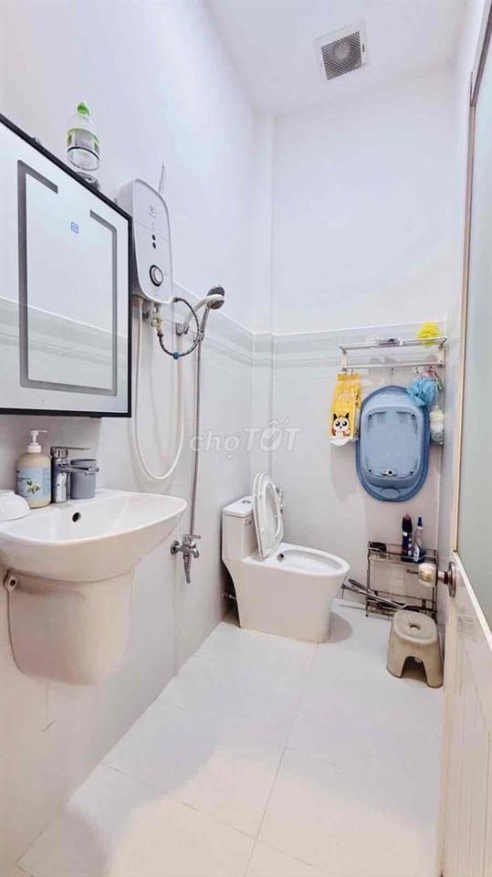 nhà đẹp sạch sẽ gần công viên làng hoa