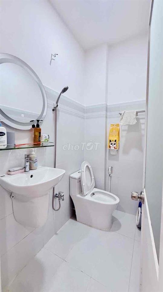 nhà đẹp sạch sẽ gần công viên làng hoa