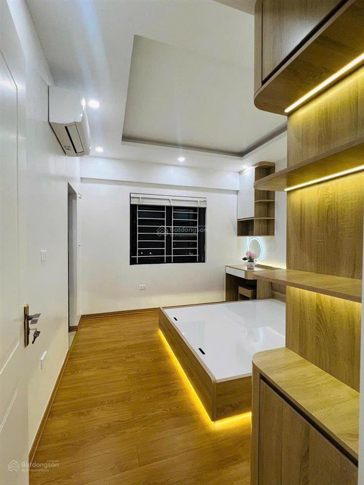 Cc sổ đỏ  3 phòng ngủ  giá 68 triệu/m2 tại linh đàm
