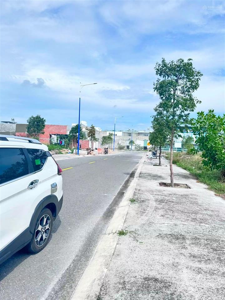 Bán đất nền phường chơn thành, đồng nai. tổng 225m2 có 60m2 tc, sổ sẵn, pháp lý rõ ràng, giá 600tr