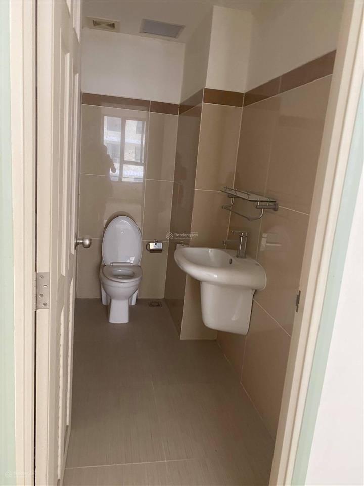 Cho thuê căn hộ đức khải, 77m2, 2pn  2wc, căn góc, nhà trống, giá 8 triệu/tháng   0902 860 ***