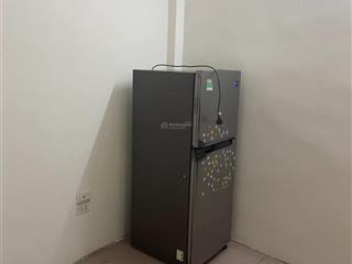 Nhà mình còn 1 phòng 45m cho thuê, ở số 5 ngõ 162 khương đình, giá thuê 4tr/tháng.