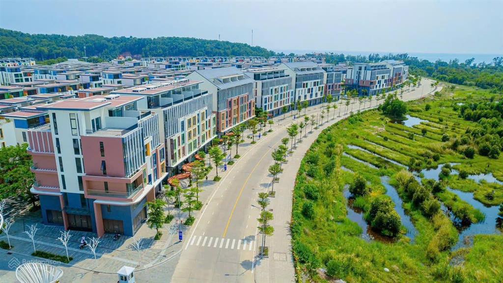 Chủ gửi bán căn shophoues meyhomes pq giai đoạn đầu  giá bán full thuế phí là 7,5 tỷ