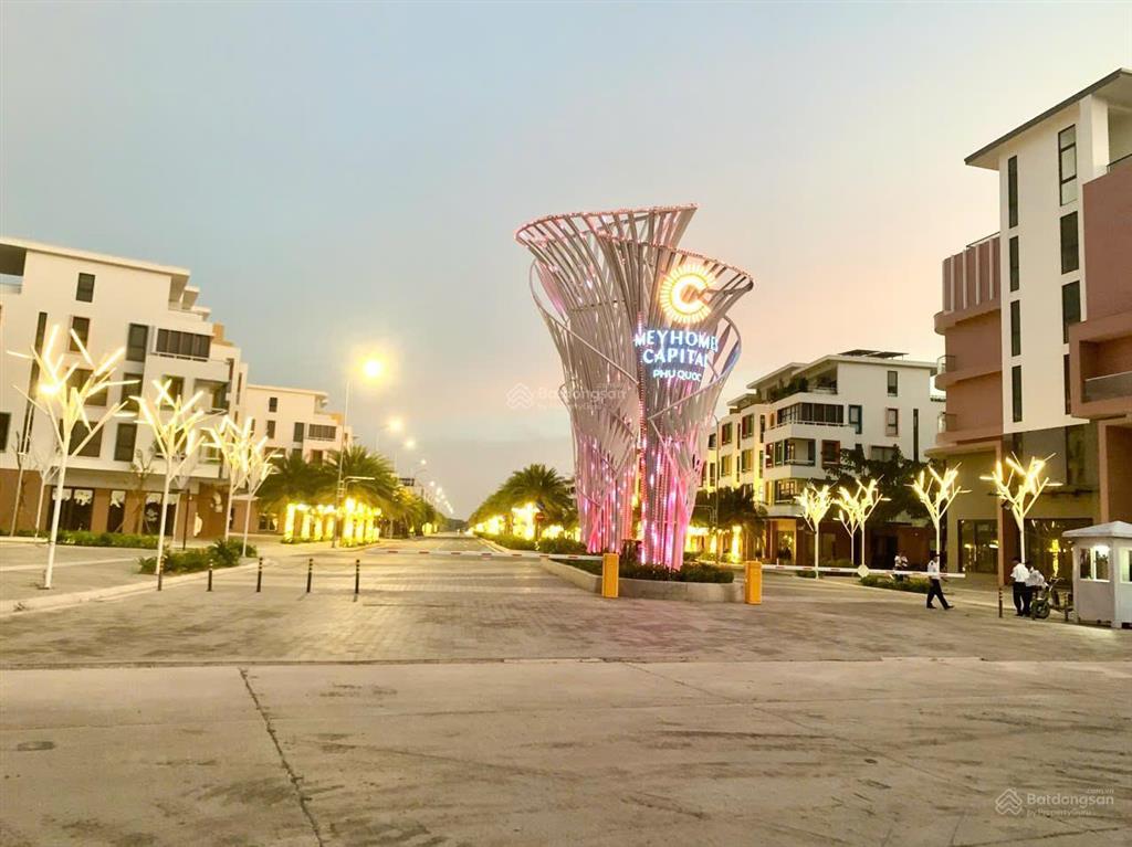 Chủ gửi bán căn shophoues meyhomes pq giai đoạn đầu  giá bán full thuế phí là 7,5 tỷ