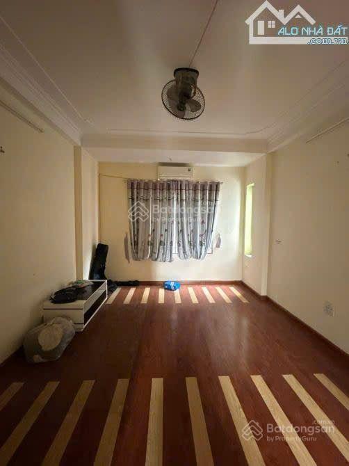 Cho thuê nhà riêng nguyên căn 5 tầng ngõ 132 cầu giấy